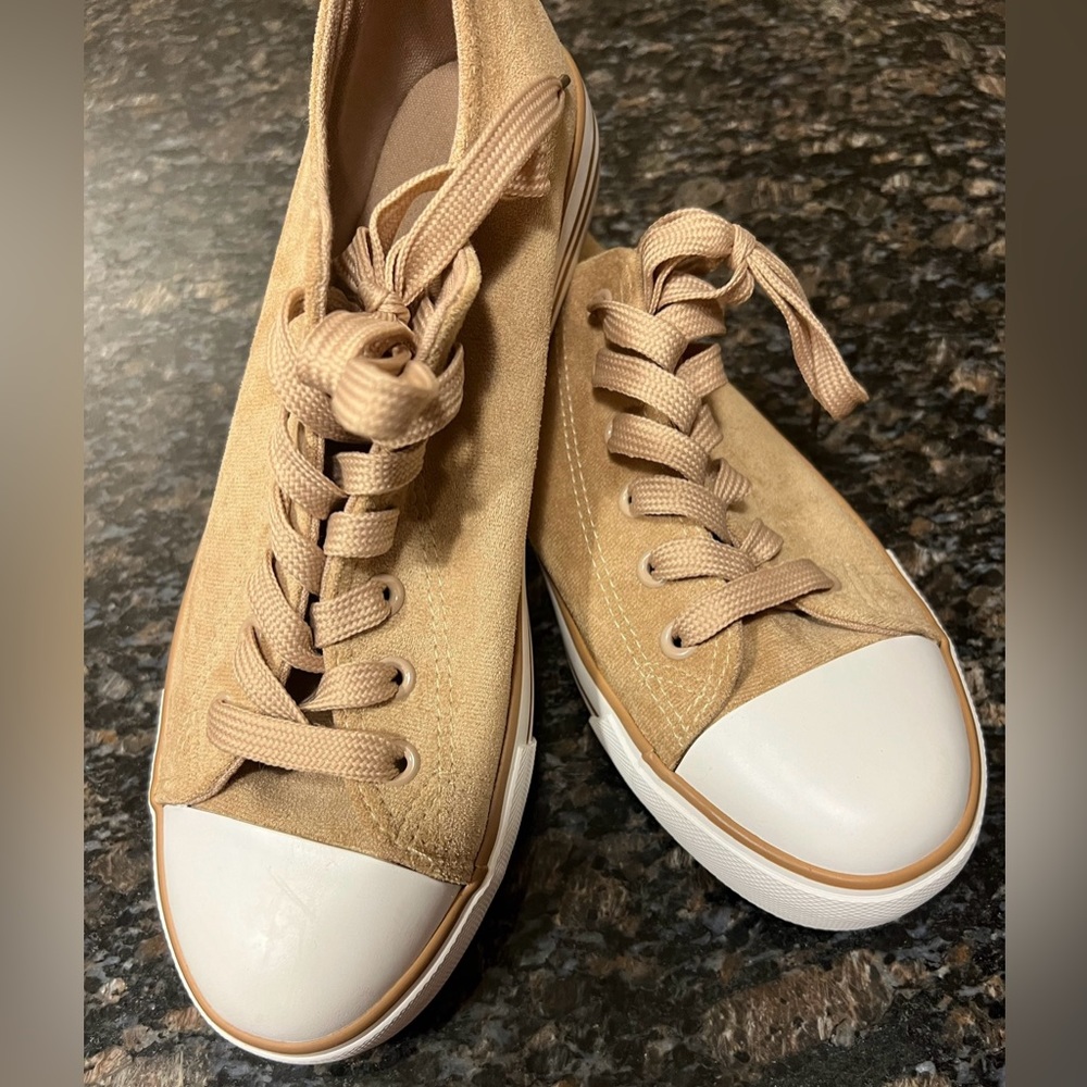 OUTWOODS Logan 6 SUEDE LIKE CONVERSE STYLE SNEAKERS CAMEL SIZE 9 NEW